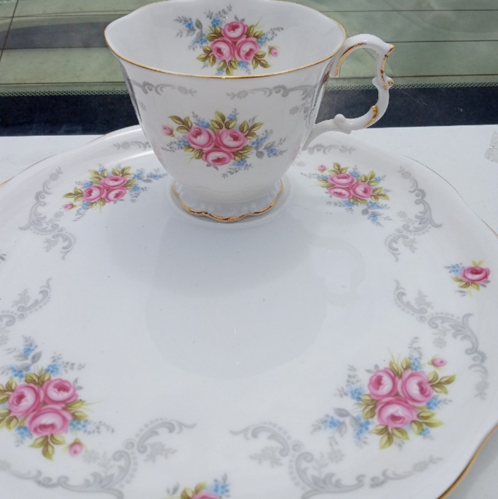 Royal Albert Tranquility snack set